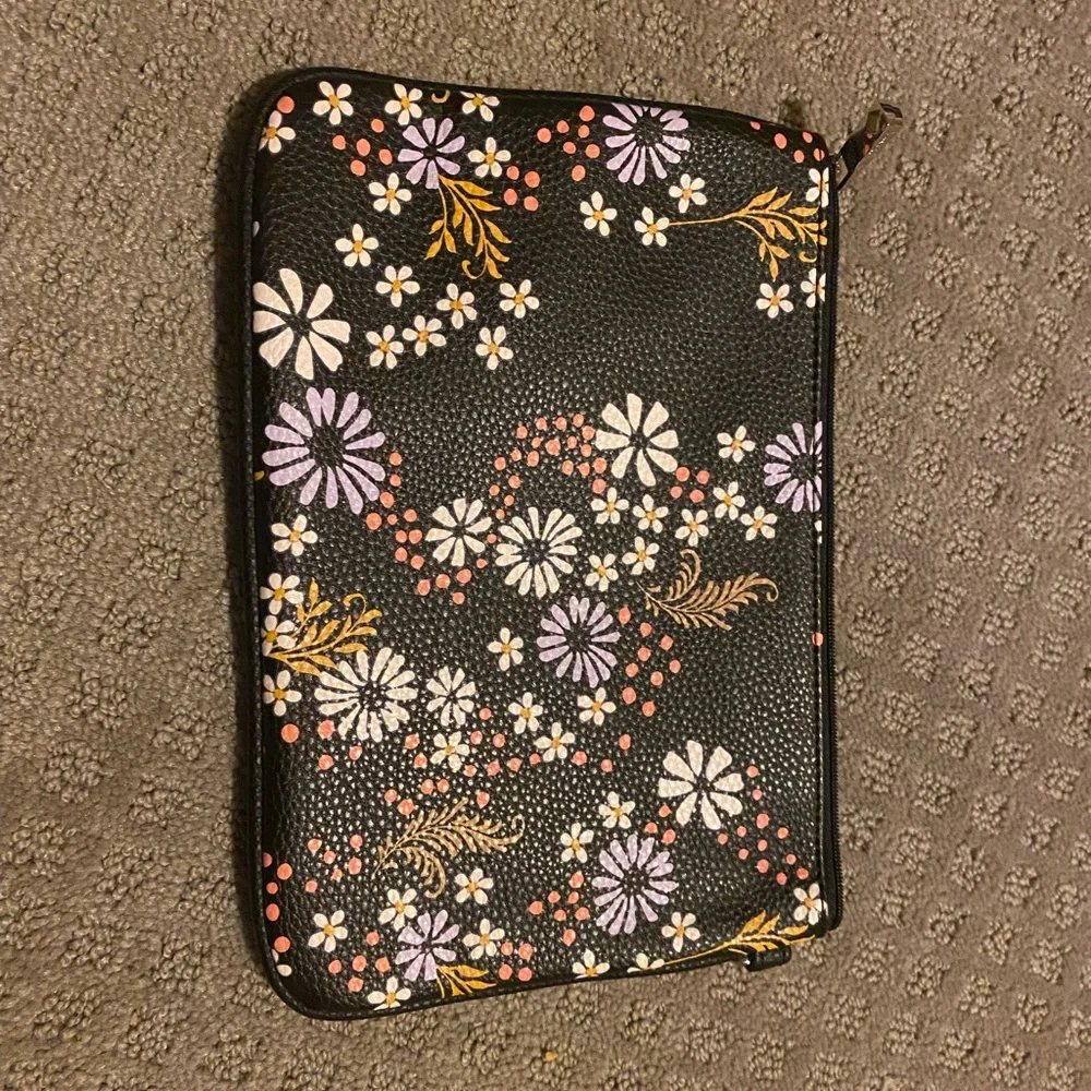 Thirty One Eyeglass Case and Rubie Mini - Picture 4 of 5